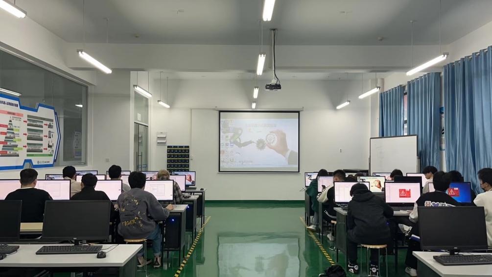 武昌工校区着力开展学生《第二课堂》