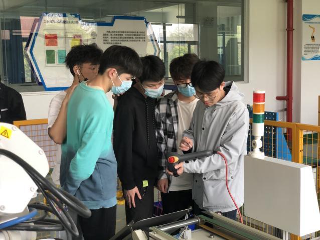 武昌工校区着力开展学生《第二课堂》