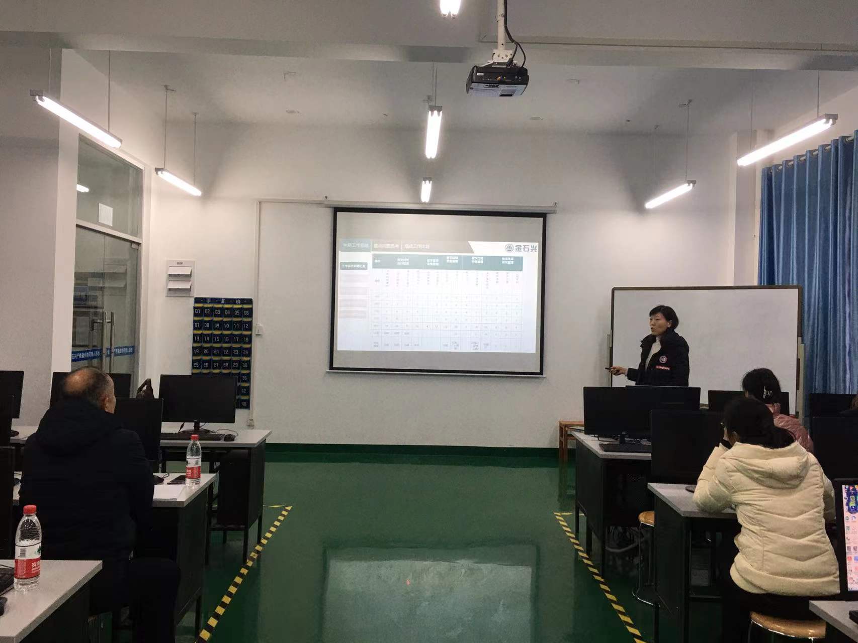 以查促教 规范管理--2021-2022-1期末教学检查圆满完成