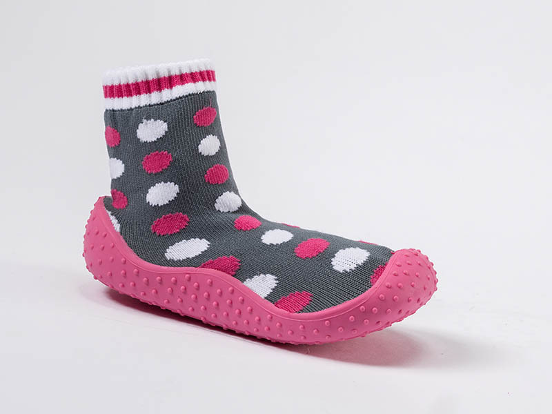 Explore the Advantages of Children's Socks Manufactured in China