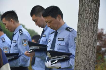 因公牺牲的人民警察杨睿同志长眠于龙泉山孝恩园