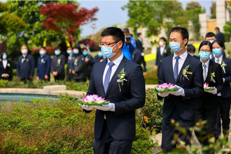 温暖追忆 缅怀故人 ——武汉龙泉山孝恩园举行清明集体代祭扫仪式