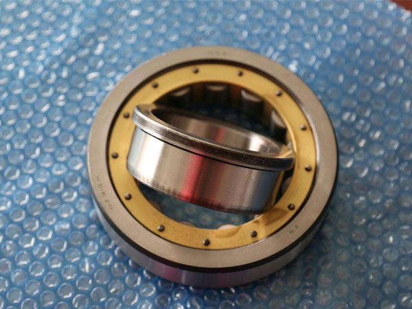 What are the characteristics of cylindrical roller bearings?