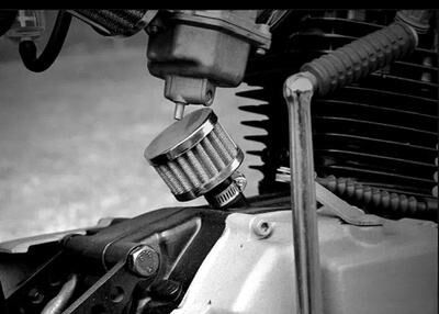 What are the causes of motorcycle crankshaft damage?