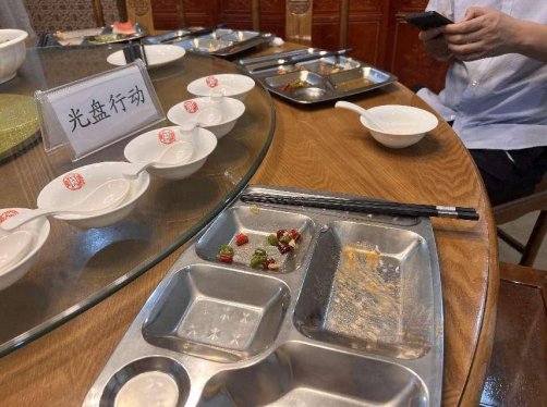 文明餐桌，从我做起—— 	公租房公司开展文明餐桌主题活动
