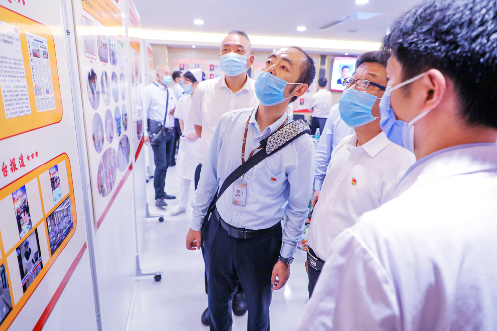 南京新百组织退役军人赴一民医院参观交流