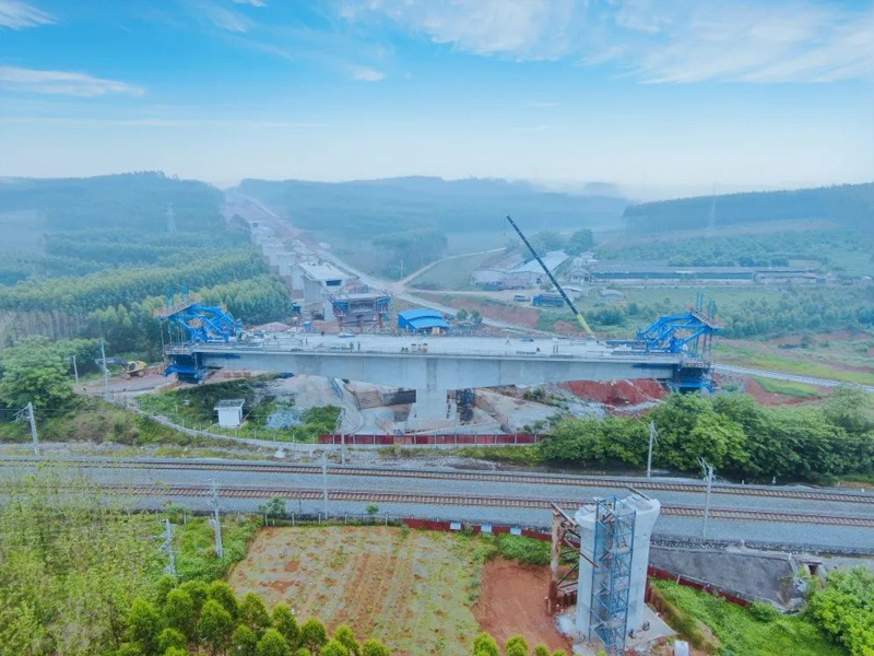 On the Qinzhou North Crossing Line Highway, Cross-Yongbei and Liqin Railway