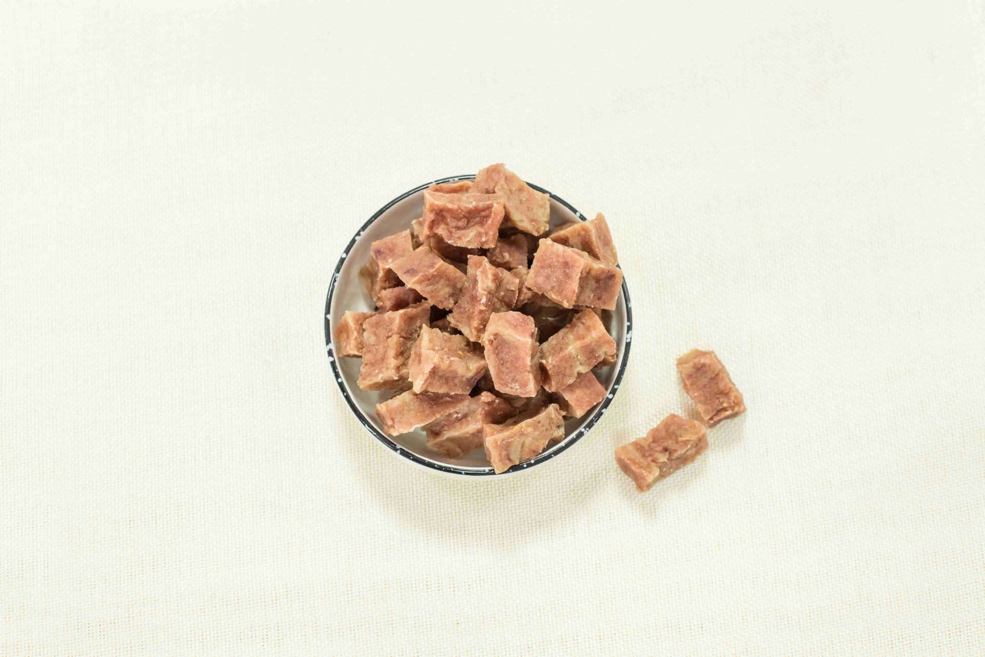 三文鱼雪花肉切丁