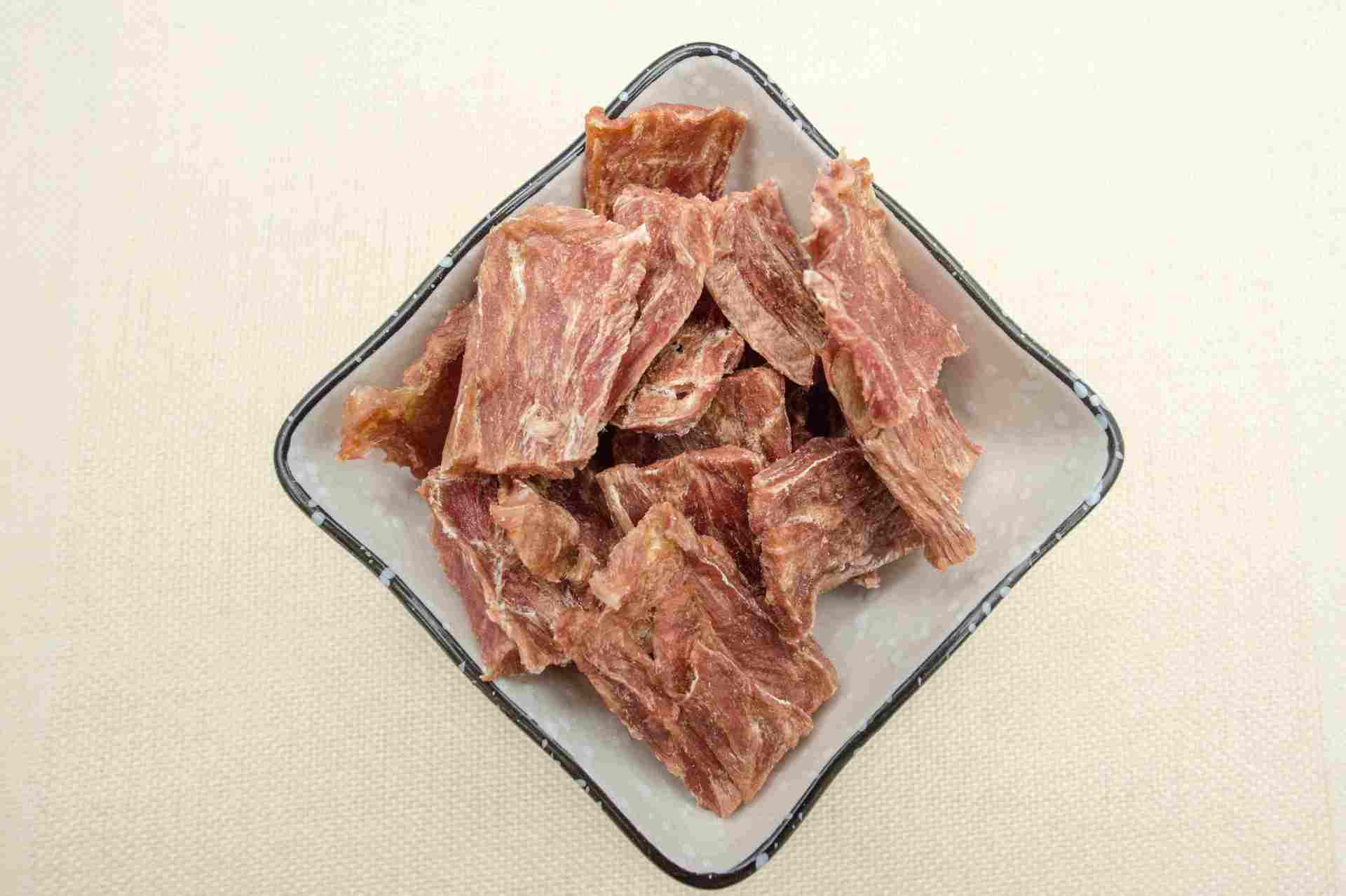 鸭肉切方块