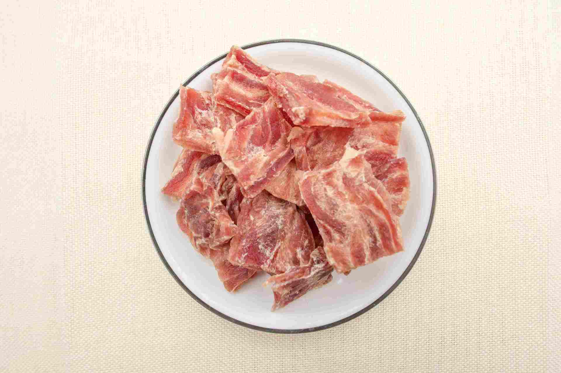鸭肉切方块