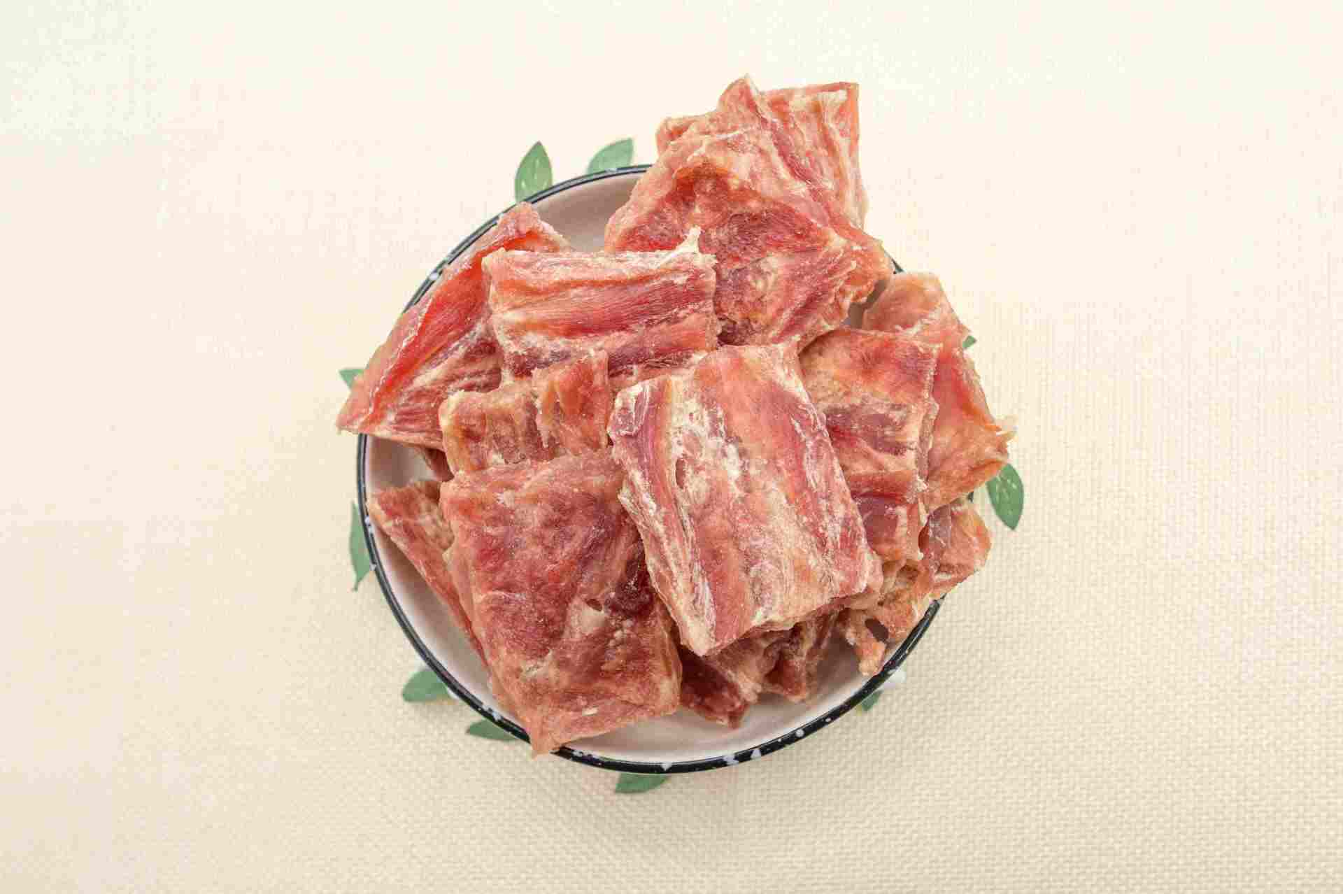 鸭肉切方块