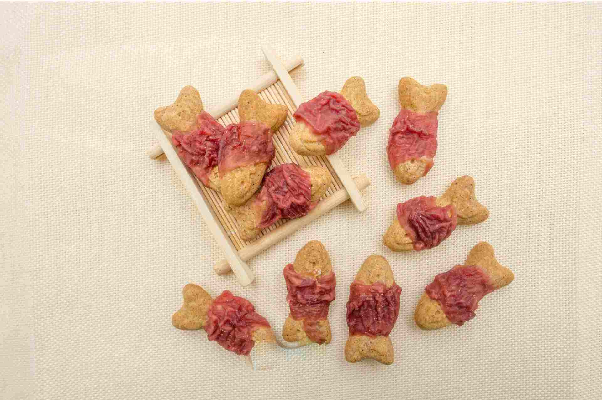 鸭肉缠鱼形饼干
