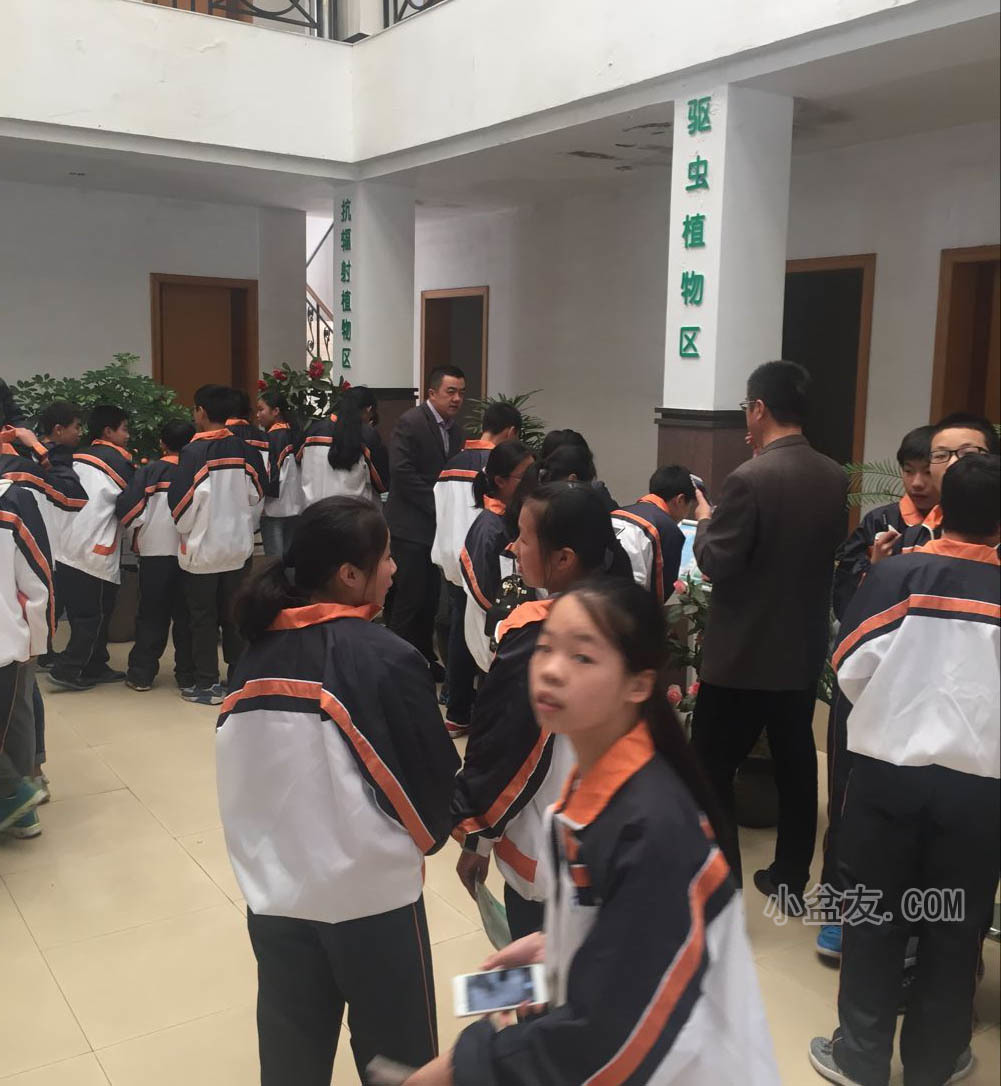 江都苗木花卉产业分店接待仙女镇砖桥中学学生参观学习