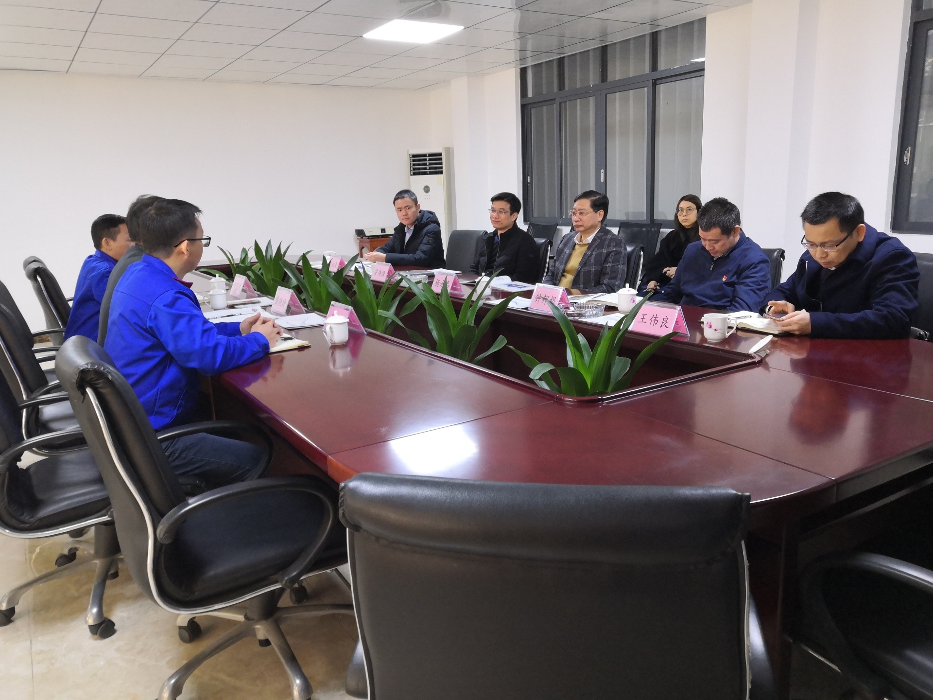 Забота о лидерстве Ян Юнтай, секретарь окружного комитета партии Гаомин, посетил Кантус для расследования
