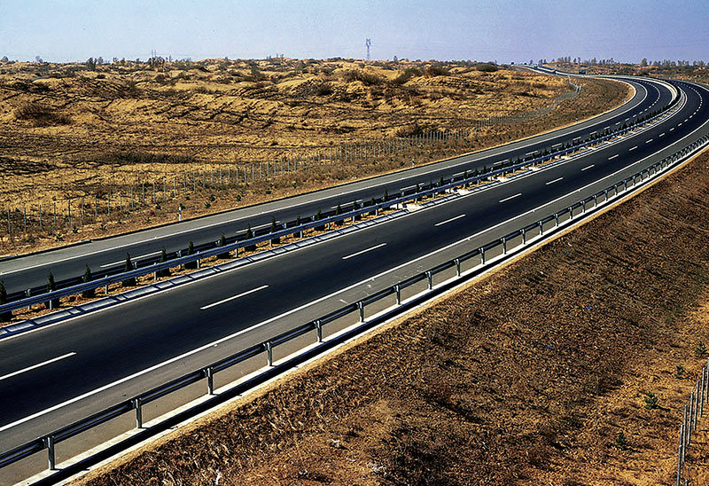 中国第一条沙漠高速公路……榆靖高速