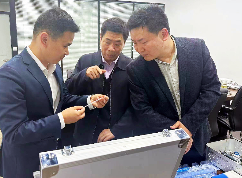 安徽省藥監(jiān)局許伏新副局長一行到公司工作調(diào)研