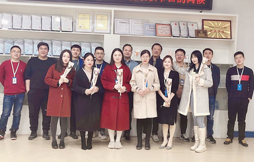 美麗處處綻放—向女神們致以節(jié)日的問候