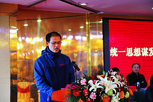 2015年“金牌员工”李正宁（2005年毕业大学生）在公司三会上代表职工发言