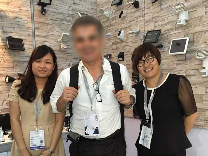 Guests' group photo at canton fair