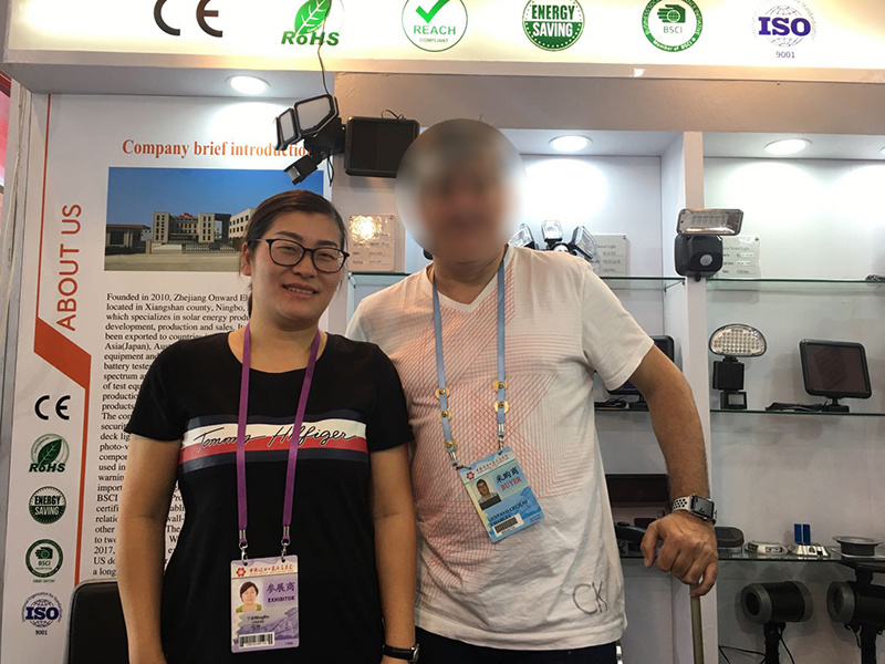 Guests' group photo at canton fair