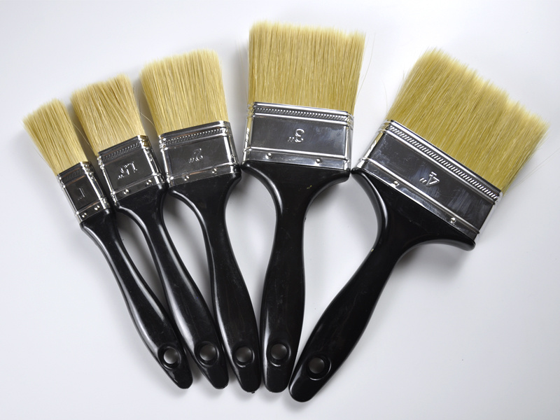 Thick professional paint brush