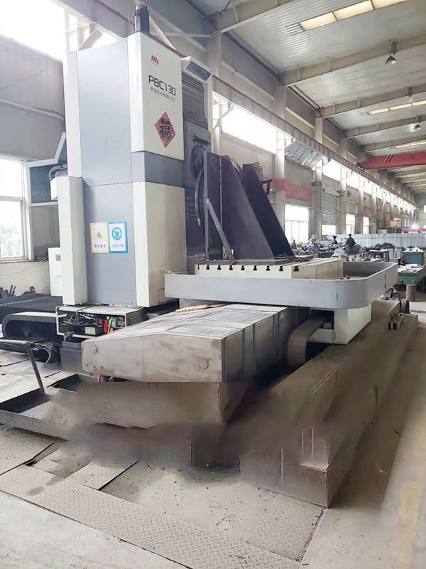 Large CNC milling machine processing