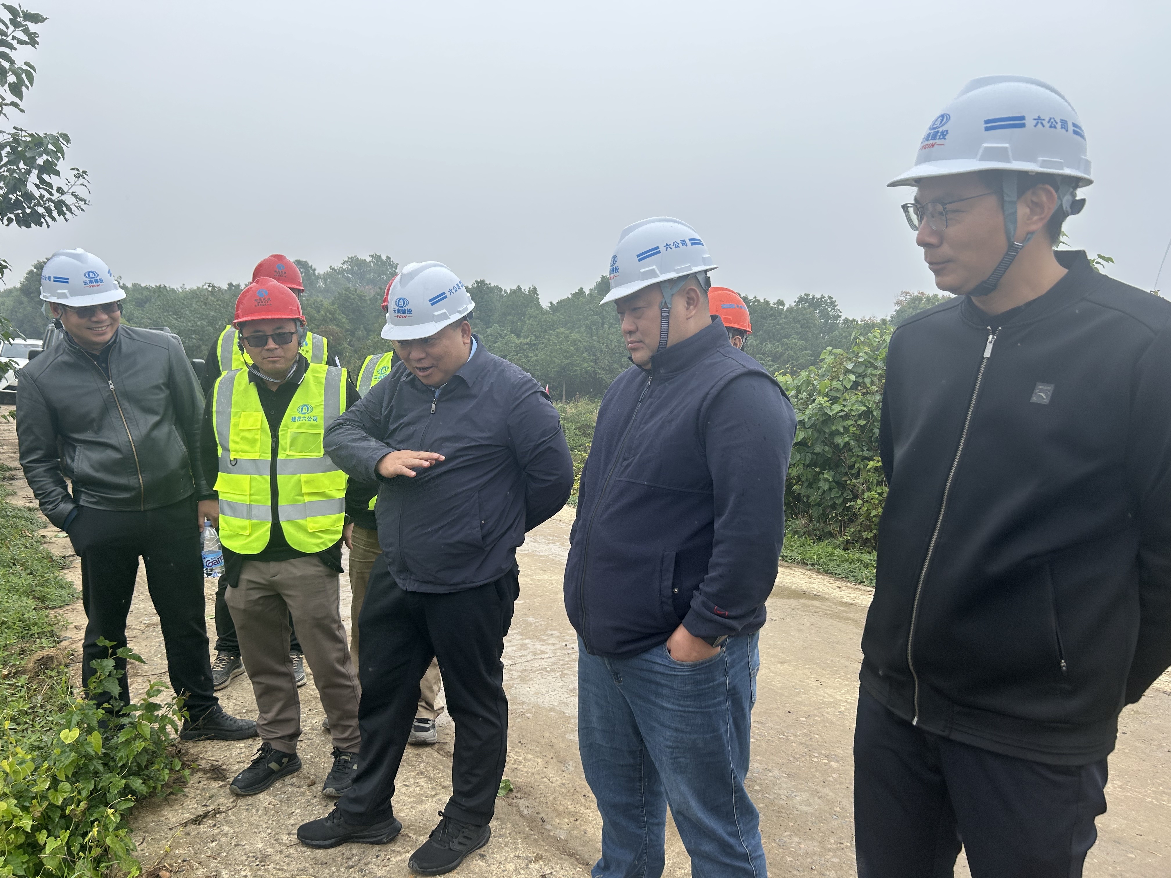 魏林良到湖北武漢至重慶高速公路荊門至宜昌段項(xiàng)目檢查指導(dǎo) 并慰問一線職工 魏林良到湖北武漢至重慶高速公路荊門至宜昌段項(xiàng)目檢查指導(dǎo) 并慰問一線職工