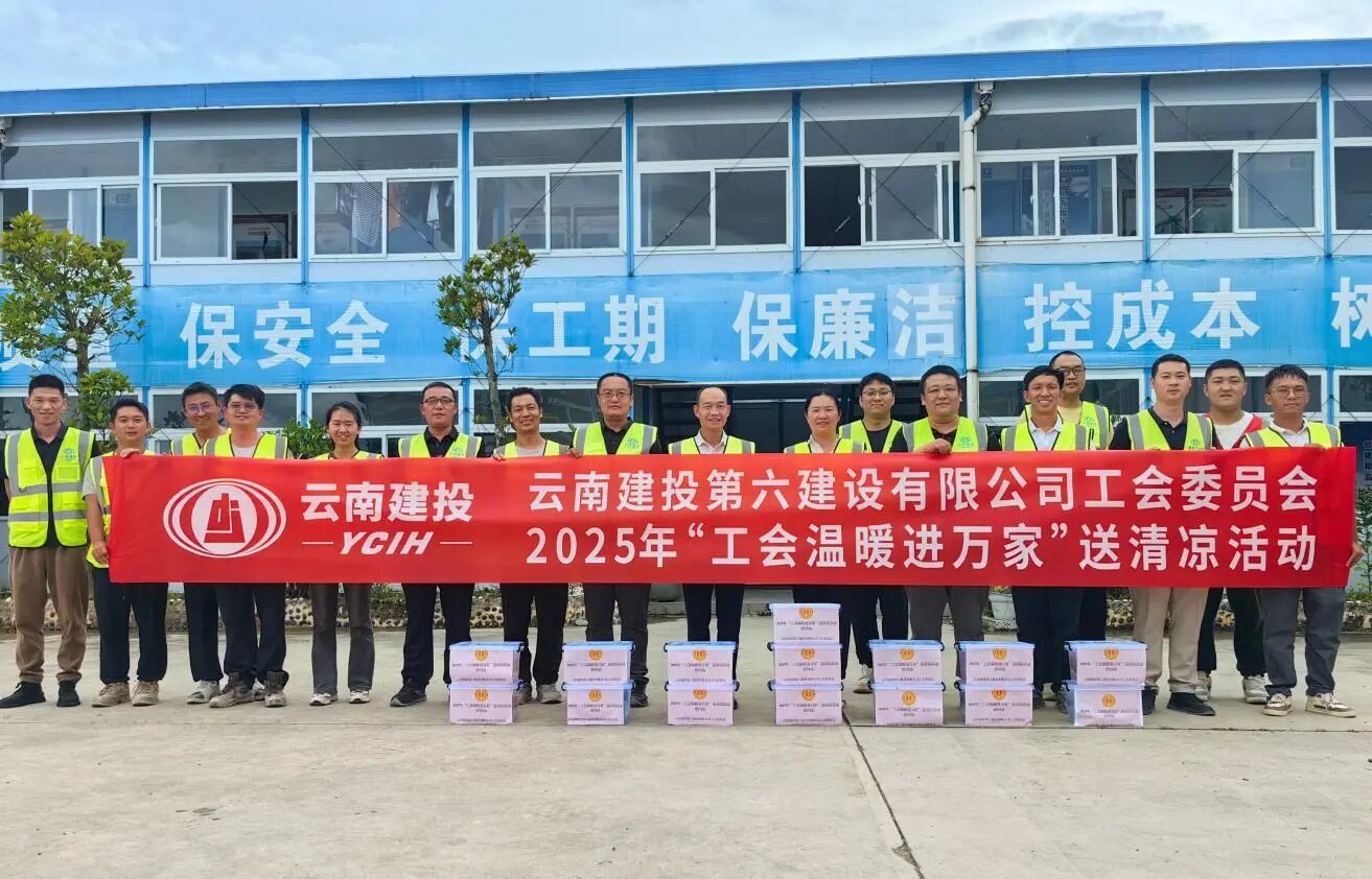 董學(xué)友到瑞麗文體中心項(xiàng)目檢查指導(dǎo) 看望慰問干部職工