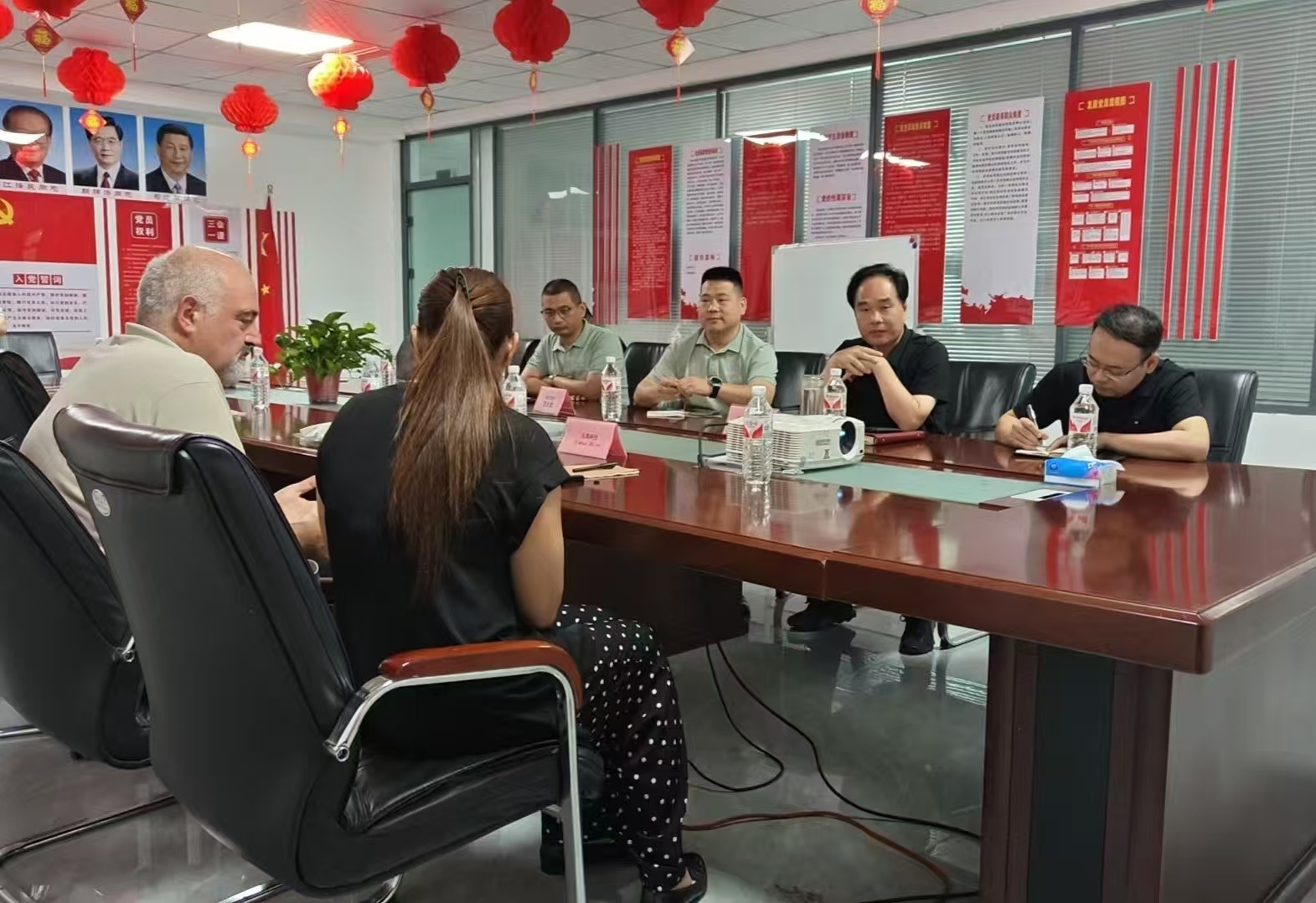 《华仁生物 + 意大利凡高公司:考察洽谈开启合作新篇,县领导为发展保驾护航》 《华仁生物 + 意大利凡高公司:考察洽谈开启合作新篇,县领导为发展保驾护航》
