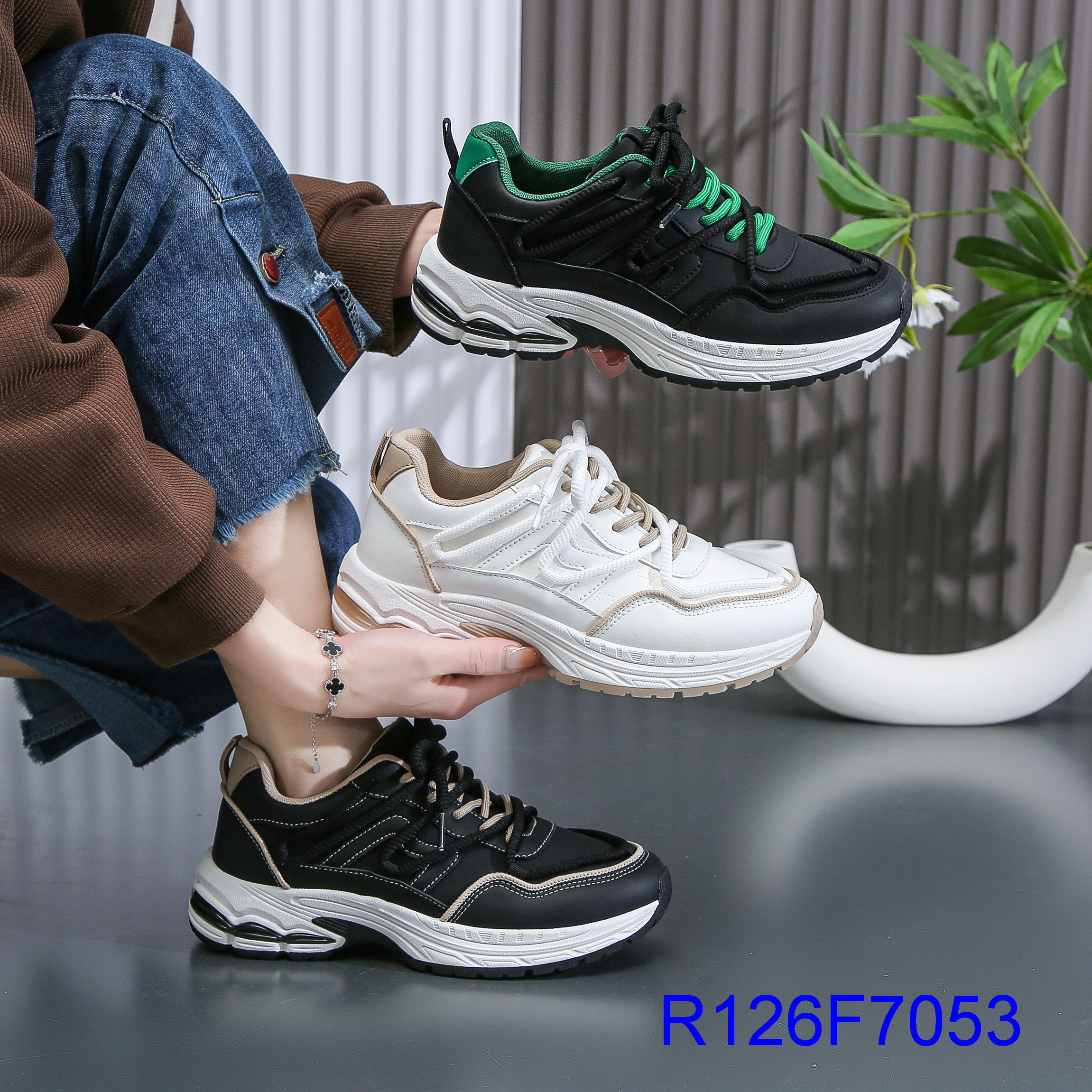 R126F7053