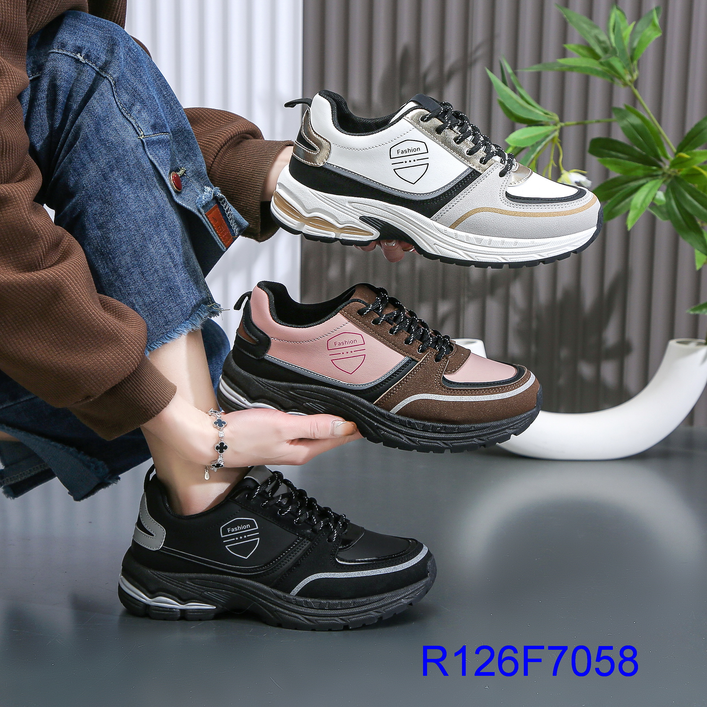 R126F7058