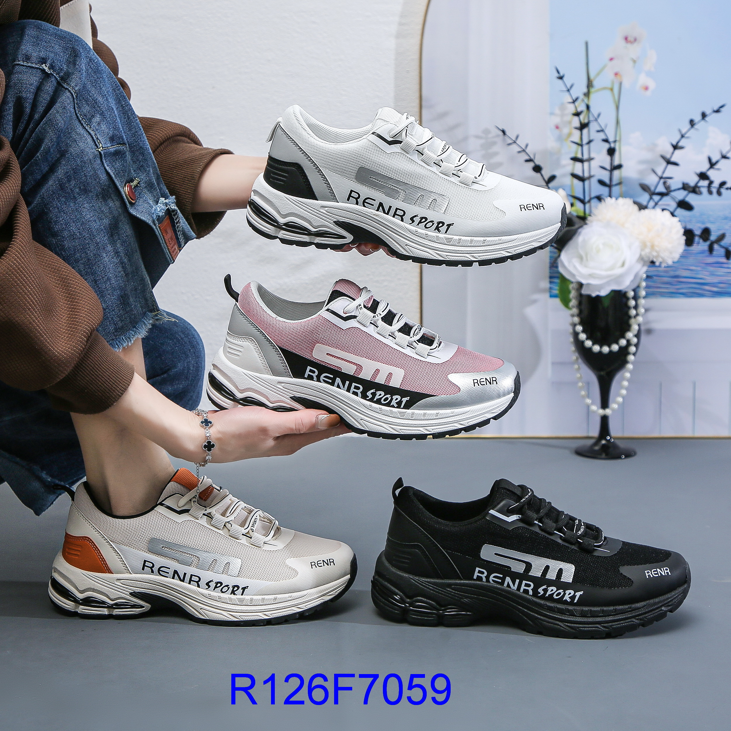 R126F7059