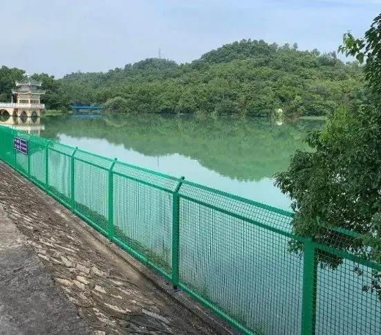 河堤兩側(cè)護欄 池湖四周圍欄網(wǎng)