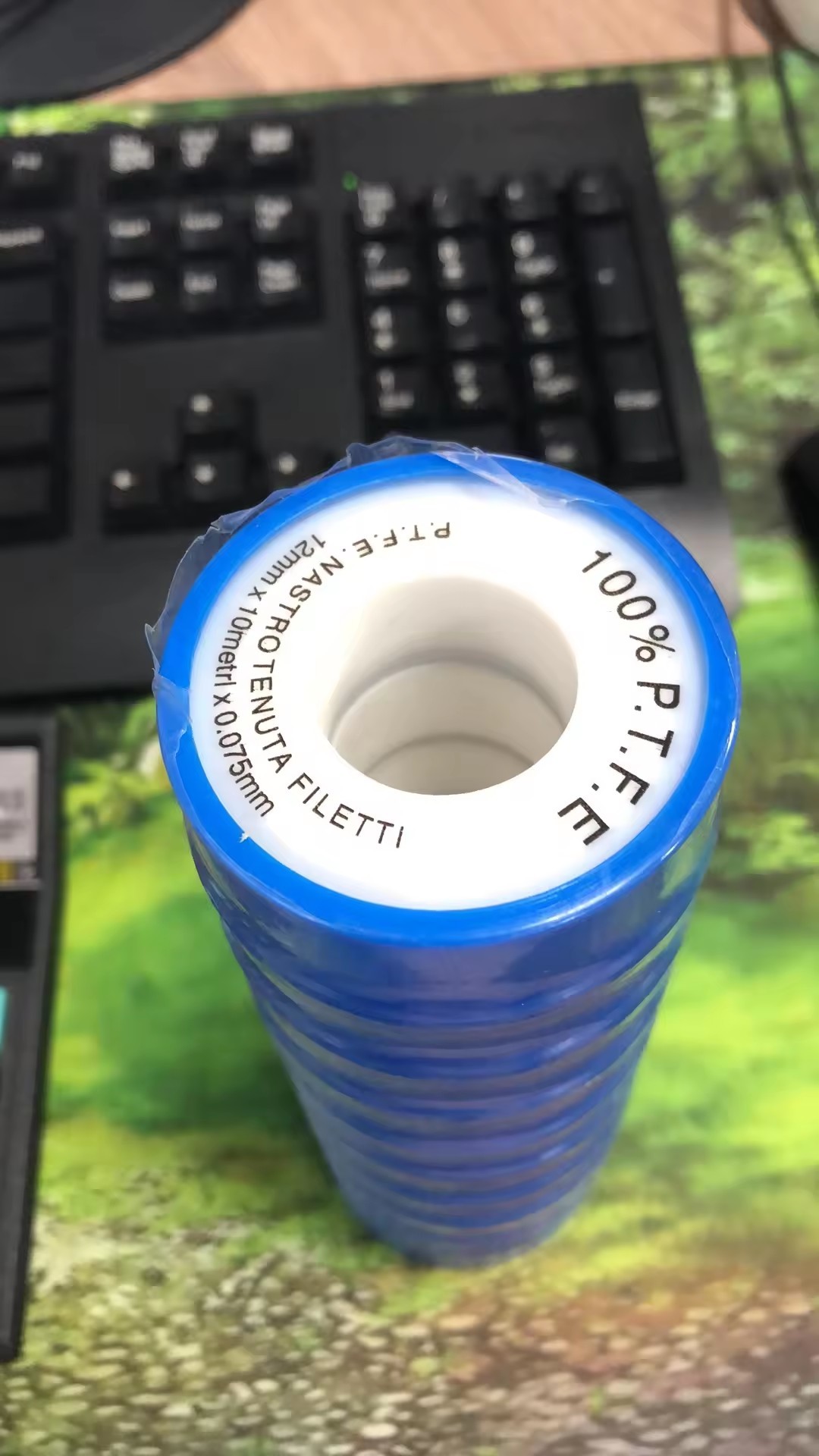 在塑料螺纹上使用Taflon胶带Ptfe螺纹密封胶带温度等级Ptfe胶带