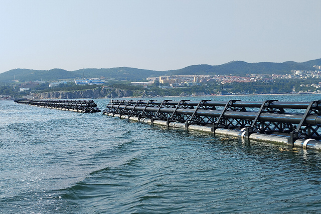 New type floating wave barrier