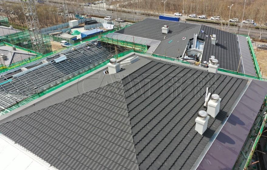 施工进行时：深灰色丽波型彩石金属瓦半程实录