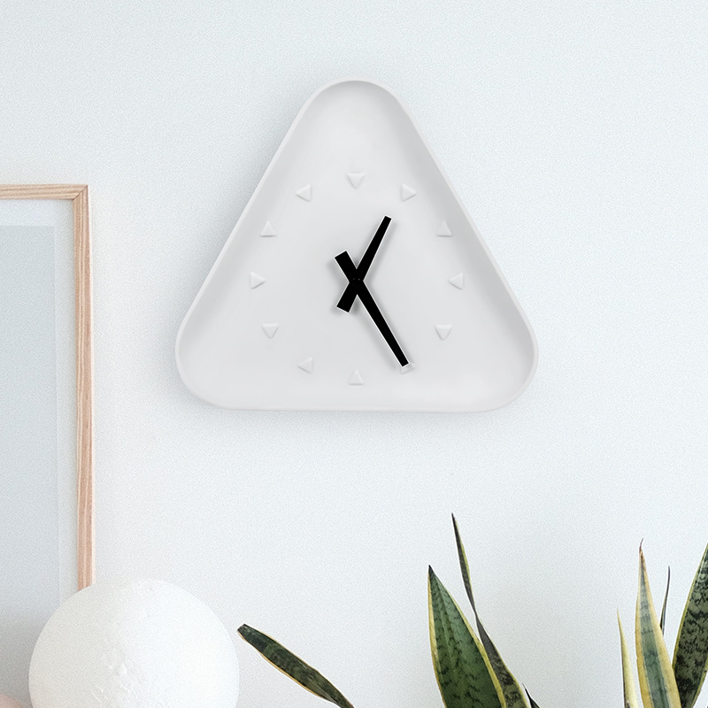 Factory Wholesale OEM/ODM Wall Triangles Clock Customized Print Nordic Design Living Room Handmade Clock Art Decoration Round Porcelain Wall Clocks G151-06