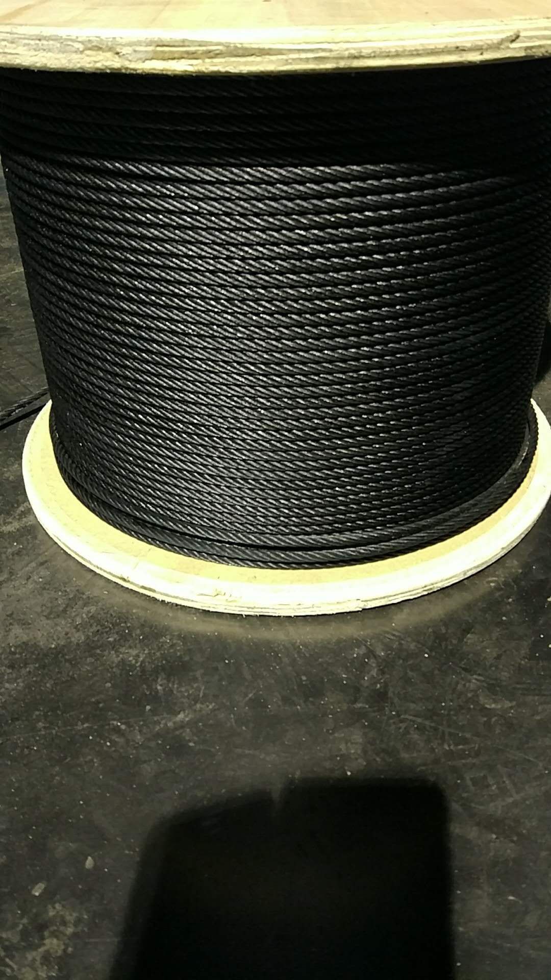 Durable Black-Coated Steel Cables Meet Diverse Industrial Needs