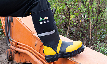 Wie entferne ich Ölflecken von weißen Schuhen?