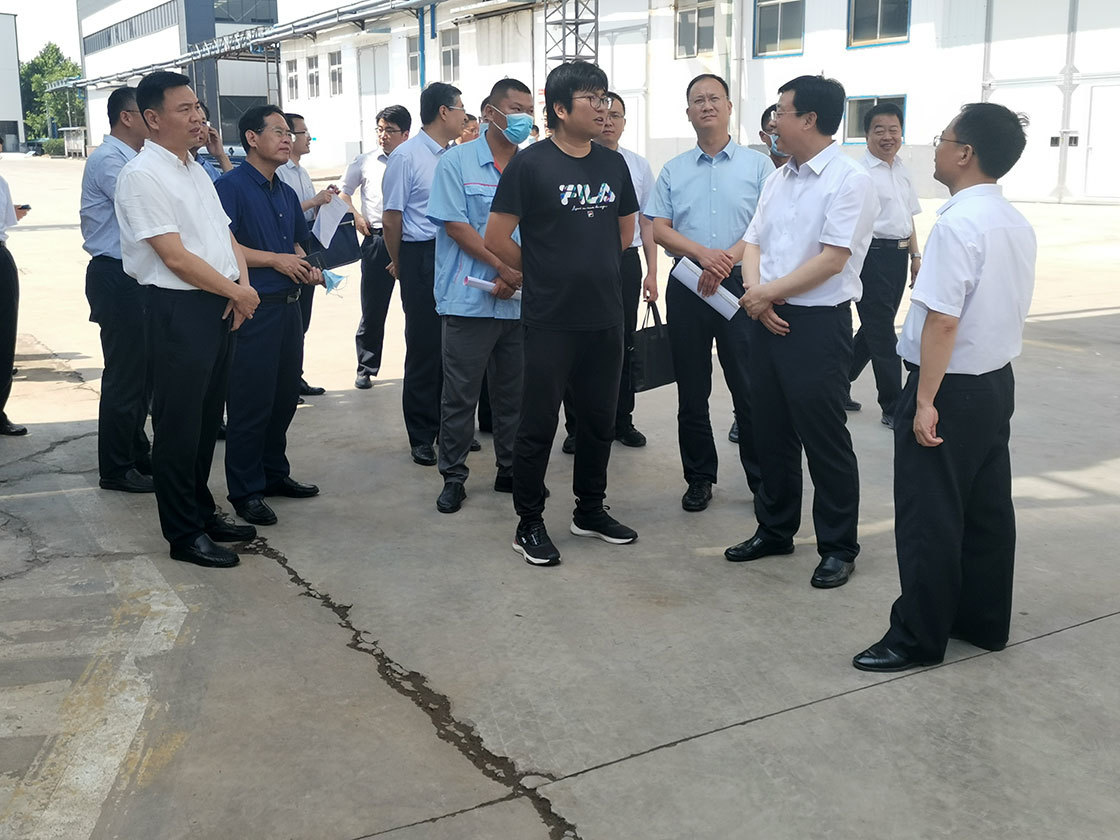 市委秘书长宋均圻、县委书记刘裕斌等市县领导陪同活动。