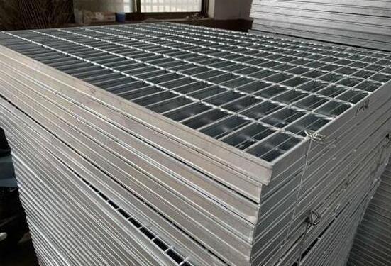 How much is the price quoted by the galvanized grid plate manufacturer, and the corrosion-resistant effect of the plate is good.