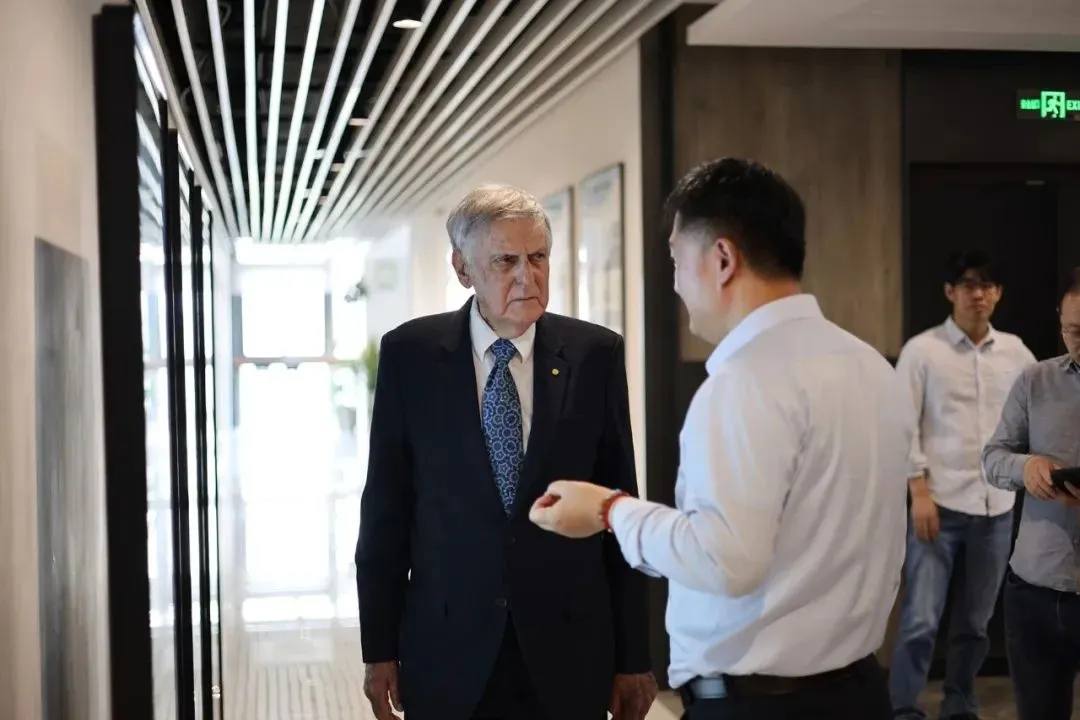 Nobel laureate Dan Shechtman visited for an exchange, focusing on organ-on-a-chip technology