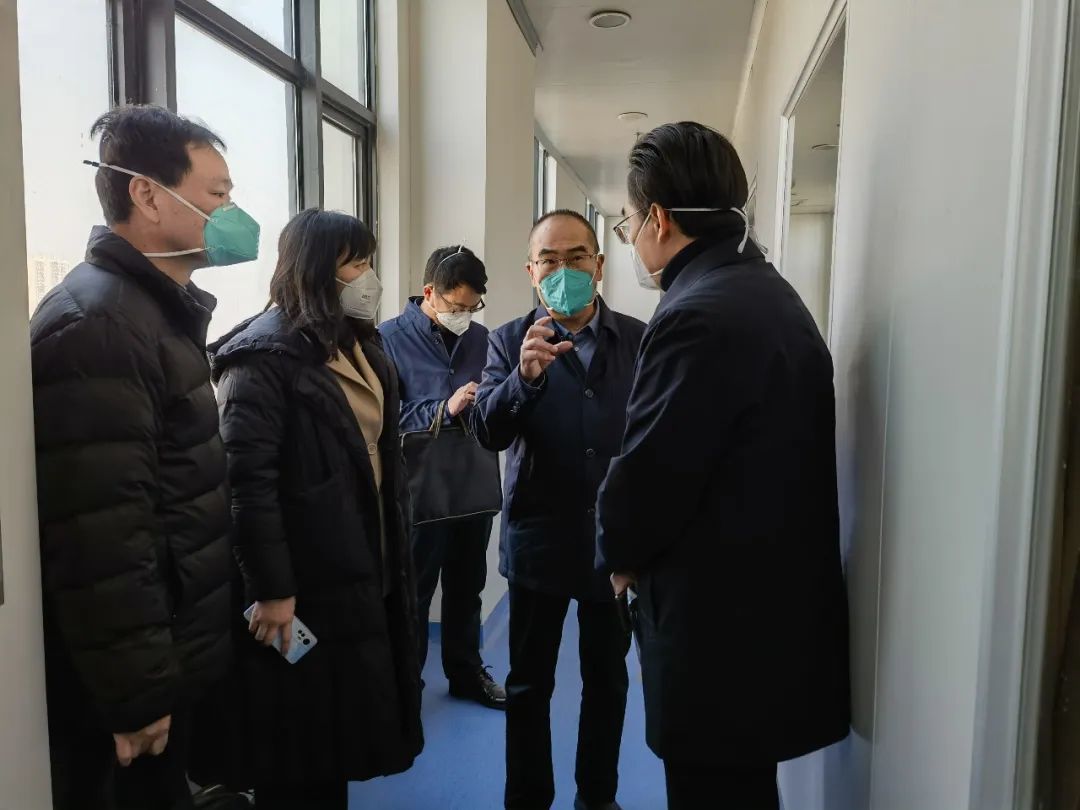 省卫健委副主任、公卫总师张定宇一行莅临区人民医院调研指导工作