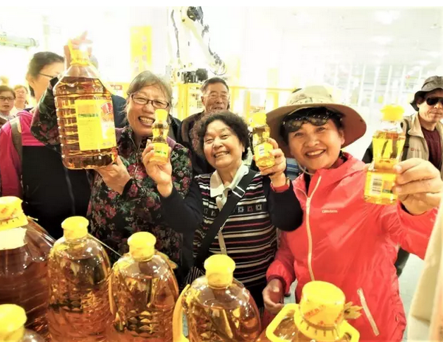 魯花總部迎來了200位質量監(jiān)督員，紛紛為魯花點贊！
