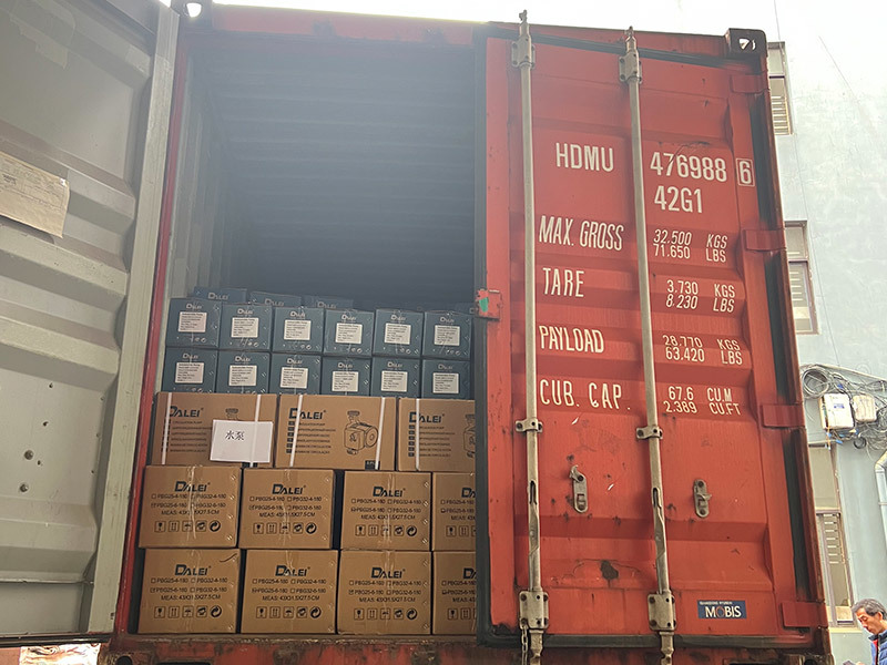 Loading container