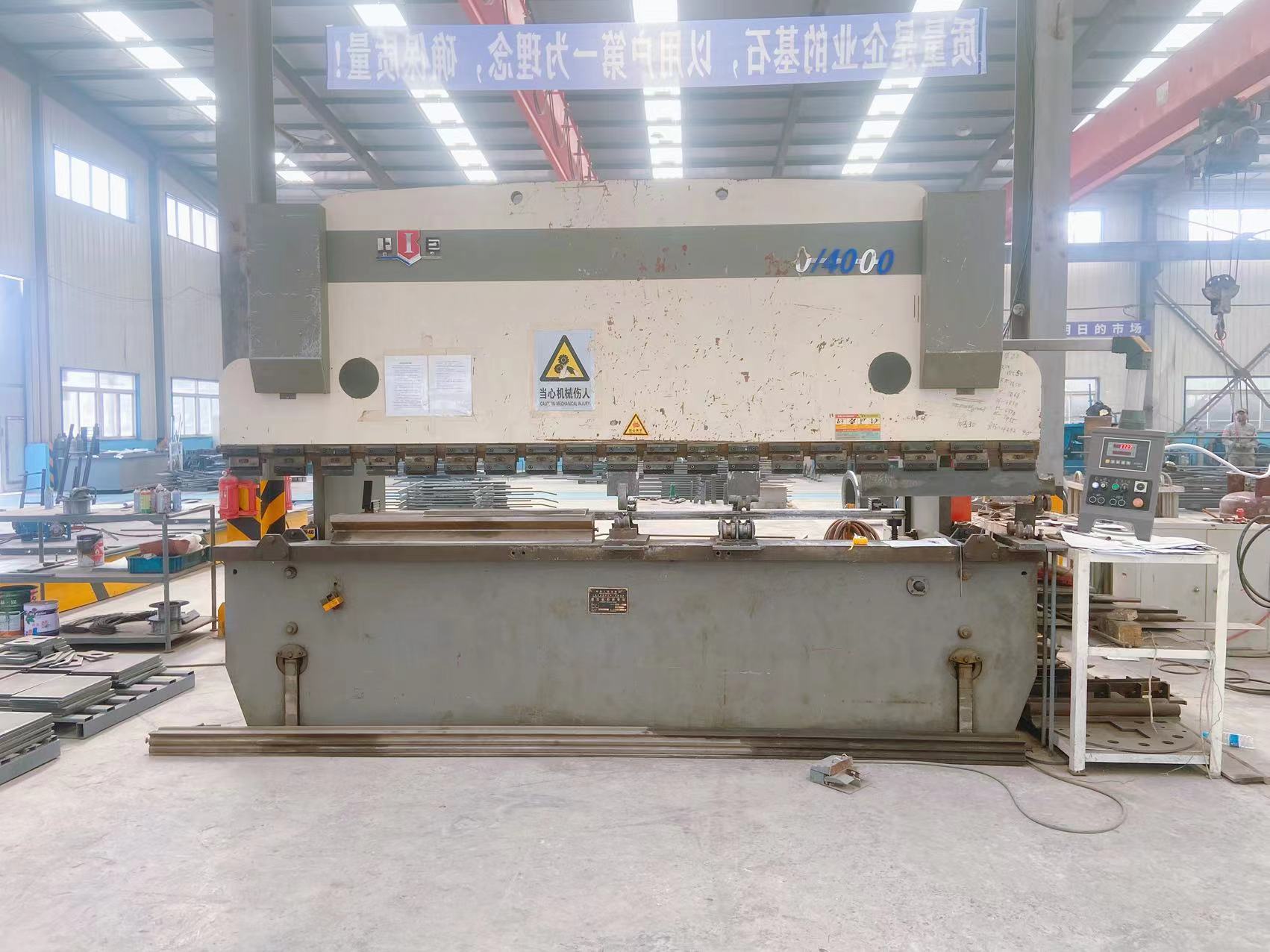 160 tons, 4 meters bending machine