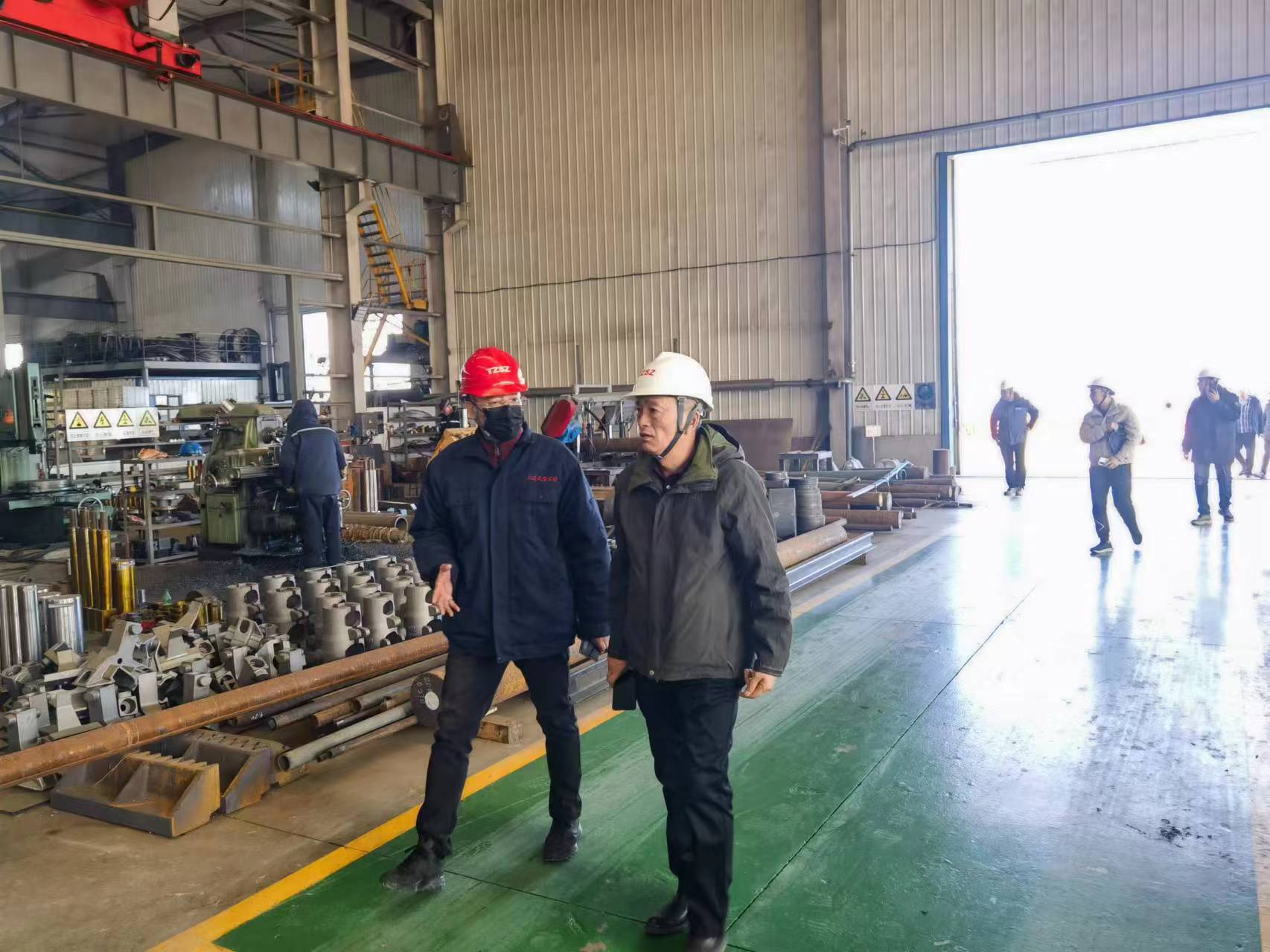 2023年12月1日，新疆天富能源股份有限公司天河热电分公司阮总一行，到我公司进行《DQL2400/2000-30型斗轮堆取料机》项目的技术设计审查会