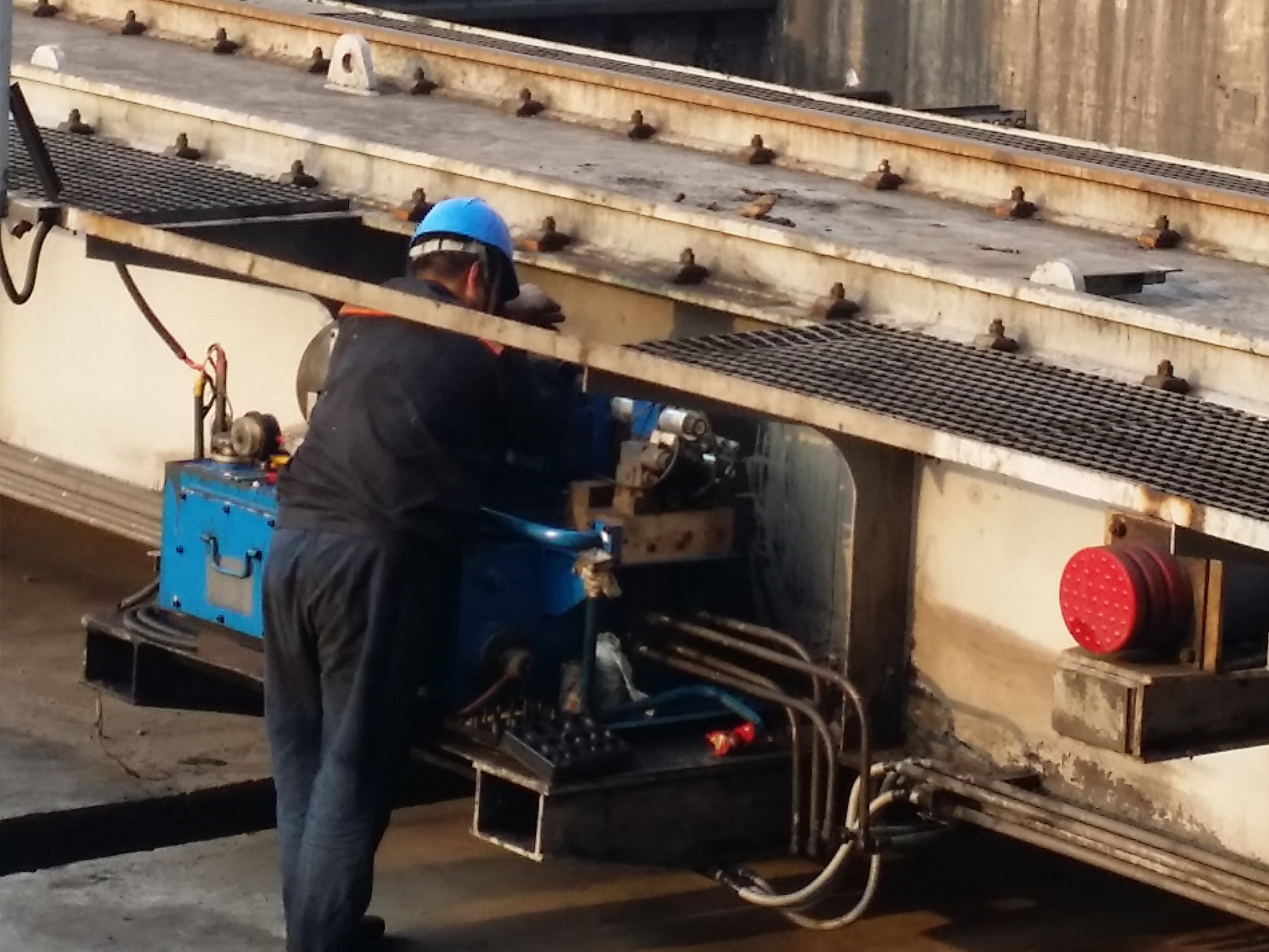 Overhaul of dumper in Hebei Yuhua Power Plant