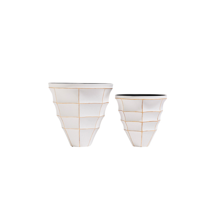 Elegant Flower Vessel