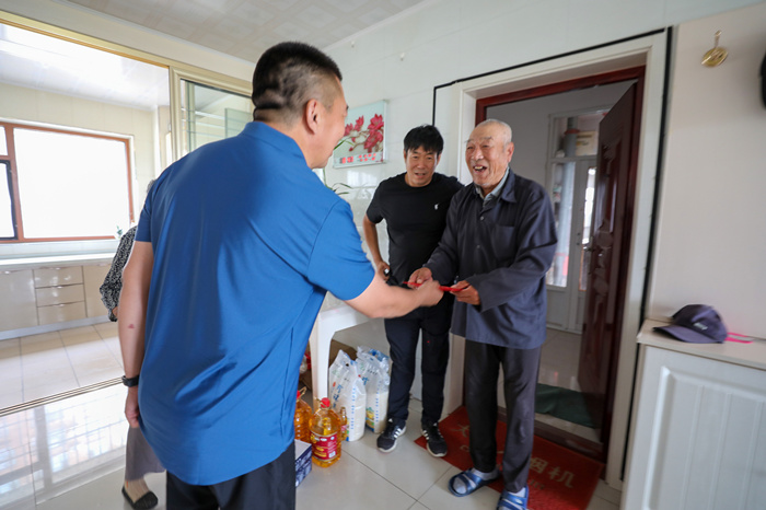 Xinhai Holdings Launching Father's Day Visits and Sympathy Activities, Filial Piety and Respect for the Elderly